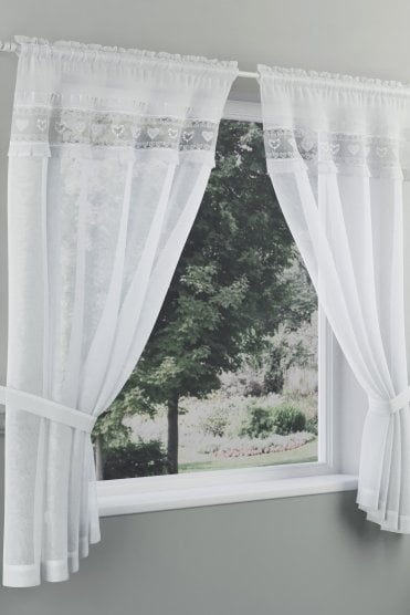Lucy Window Set