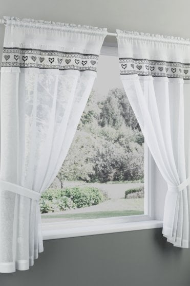 Lucy Window Set